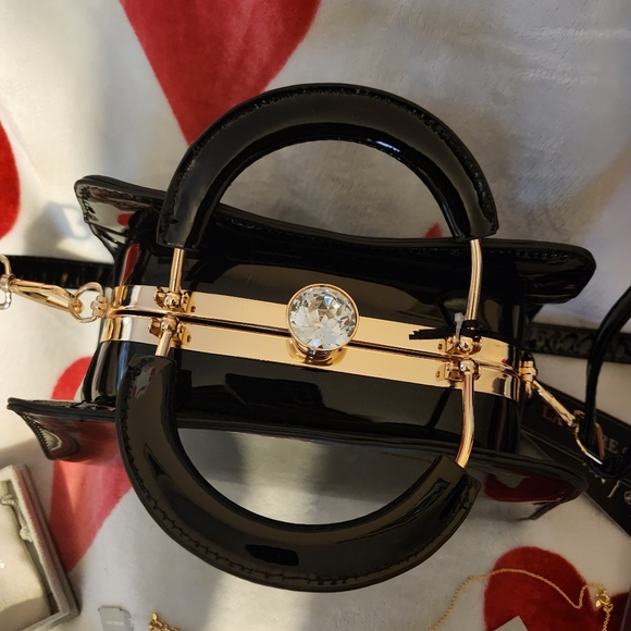 Rhinestone clasp satchel & Juicy Couture Pull Out Heart Charm Wallet - Picture 6 of 13